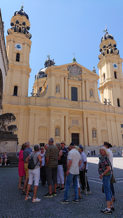 Theatinerkirche außen