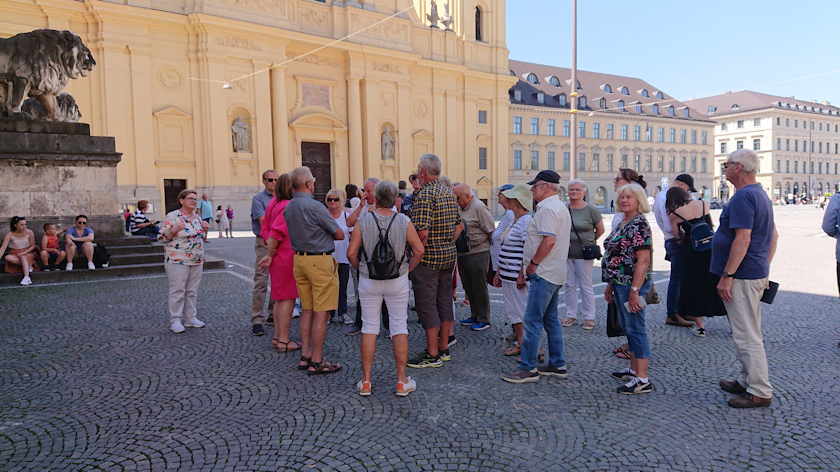 vor der Theatinerkirche